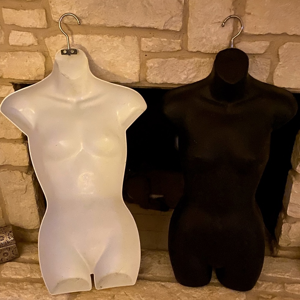 Women’s bust to show all your items for sale. Hanger makes it easy to display.